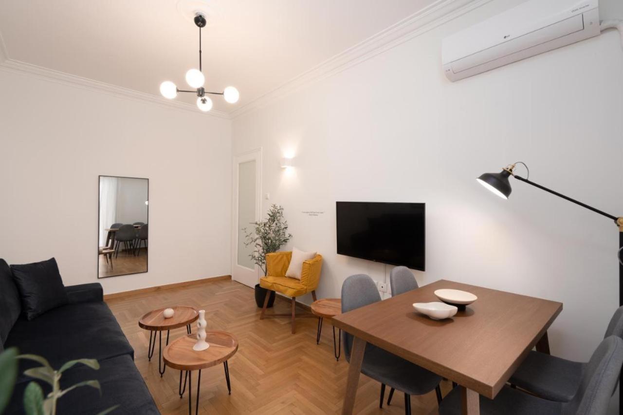 Vibrant Urban Getaway: Charming 2-Bedroom Near Bars, Parks, And Metro Atina Dış mekan fotoğraf