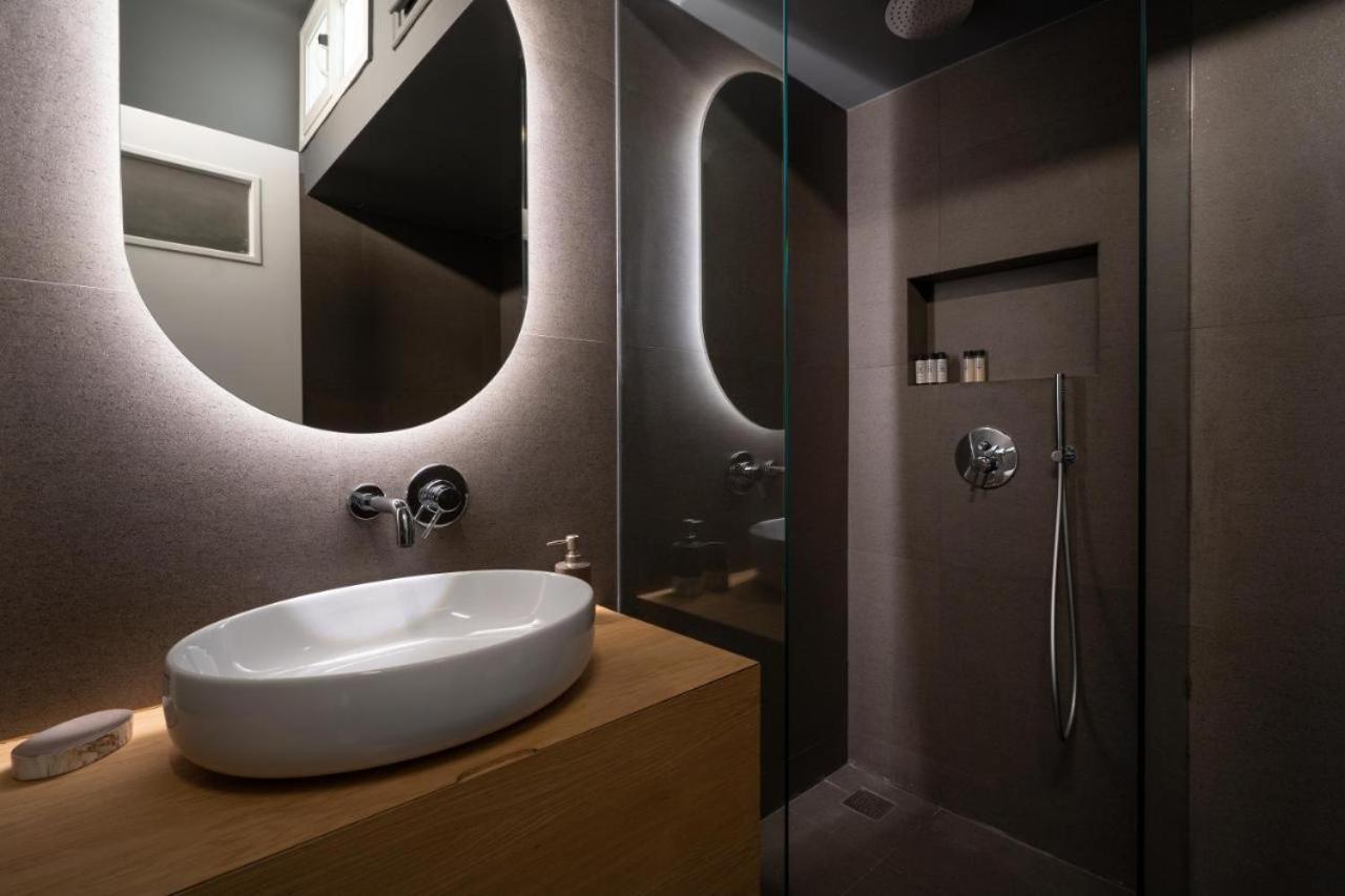 Vibrant Urban Getaway: Charming 2-Bedroom Near Bars, Parks, And Metro Atina Dış mekan fotoğraf