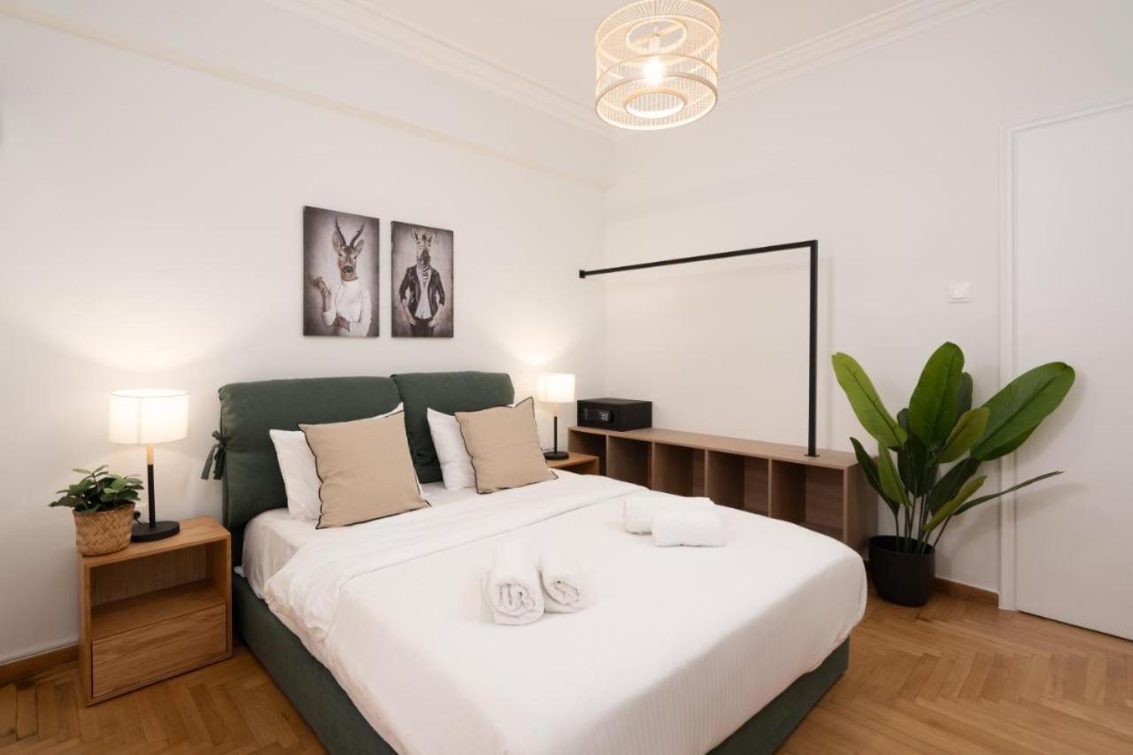Vibrant Urban Getaway: Charming 2-Bedroom Near Bars, Parks, And Metro Atina Dış mekan fotoğraf